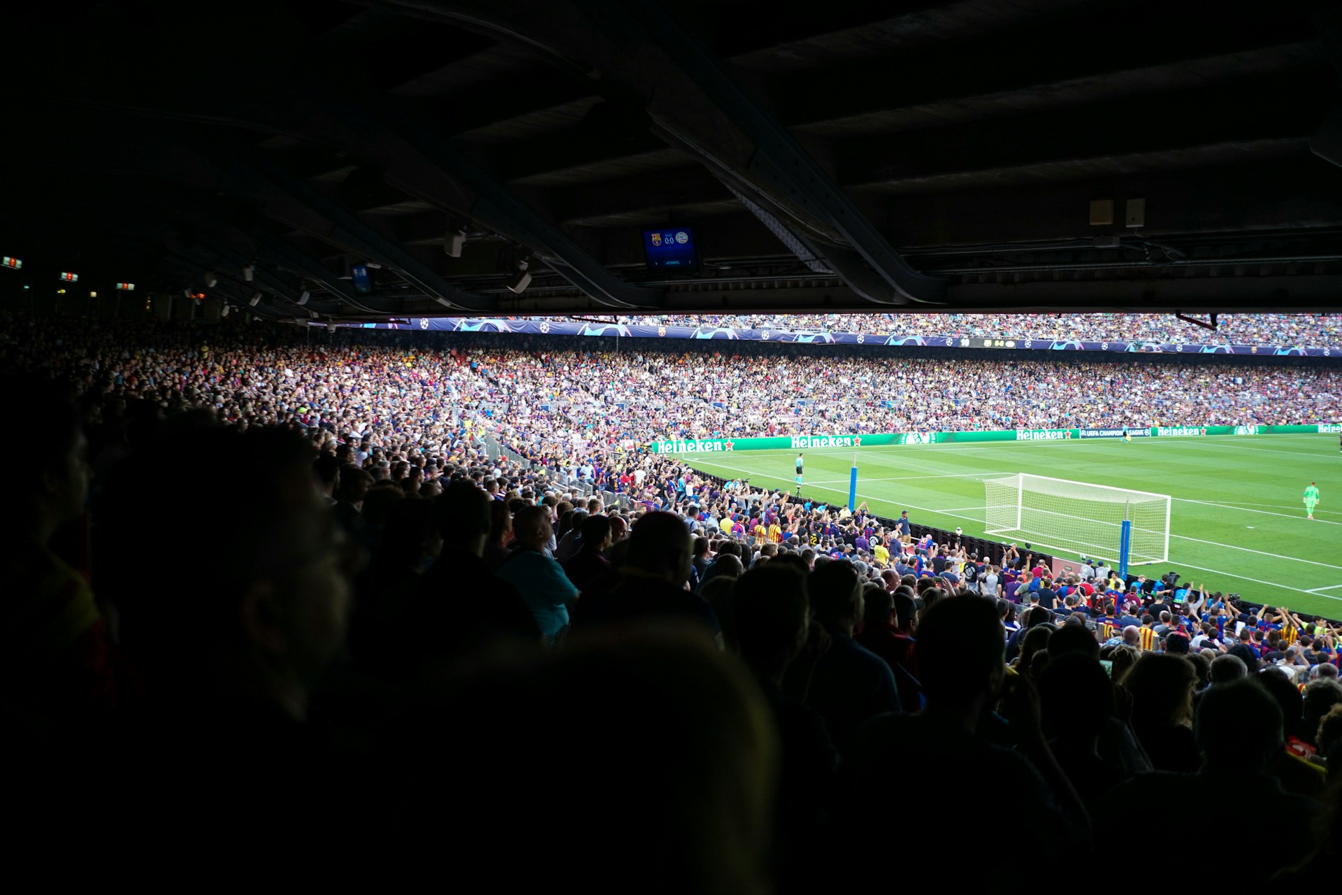 Comparison of prediction markets and traditional sports betting industry